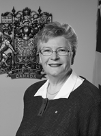 Photographe de L’honorable Deborah Grey, conseil privé, Ordre du Canada, Présidente intérimaire